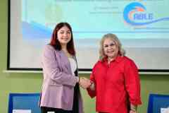 Joint venture shake hands scaled