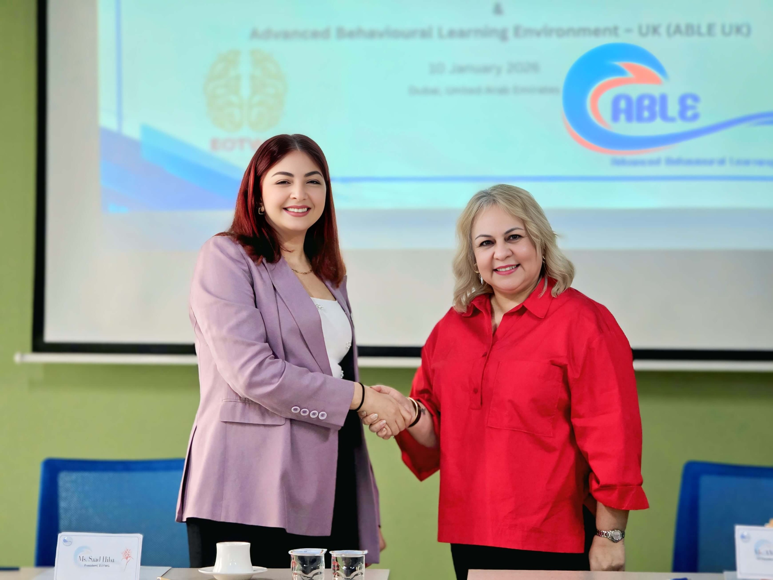 Joint venture shake hands